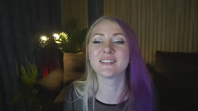 DramaQuenns: онлайн-секс-чат