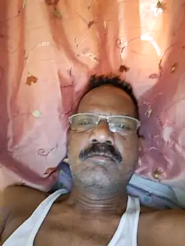 Maddymissile: διαδικτυακό σόου στην κάμερα