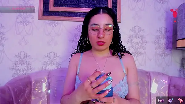 Chatroom XXX en direct de DemiJones_