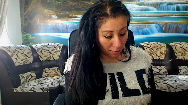 MoistMady 现场XXX聊天