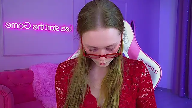 AgataFoxley Adlı Modelin Canlı XXX Sohbeti