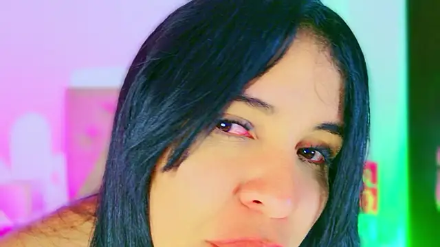 CharlootteEvans Adlı Modelin Canlı XXX Sohbeti