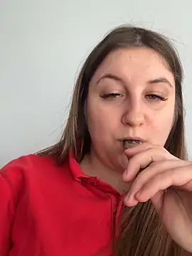 Strawberryyyyik's Live XXX Chat