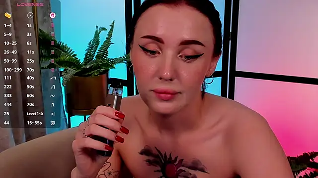 LianaFord élő XXX-chatje