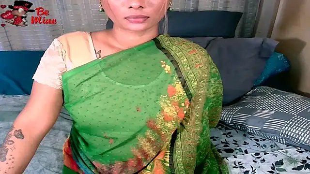 sexyindianchic Adlı Modelin Canlı XXX Sohbeti