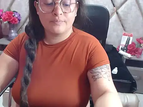 Chatroom XXX en direct de Sarah_Boobs_