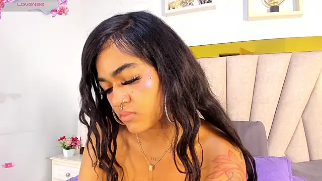 vahiolet_fuentes Adlı Modelin Canlı XXX Sohbeti