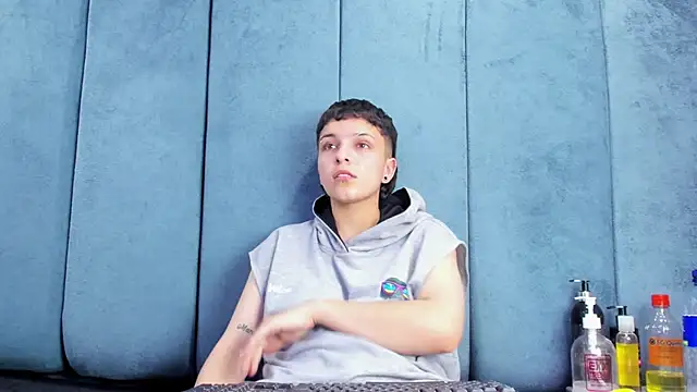 Megan_Thompson_ Adlı Modelin Canlı XXX Sohbeti