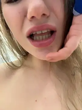 RussianWomanのライブXXXチャット