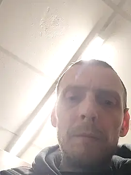 CrookedBunk3527 Webcam Show