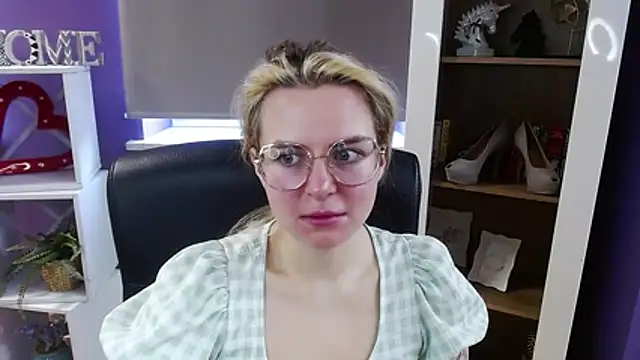 Zoey_Erotic Chat XXX live