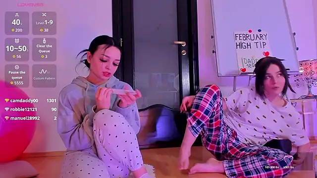 Peanaughty 网络视讯表演