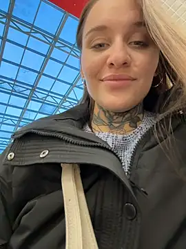 Chat +18 de KishaMur ao vivo