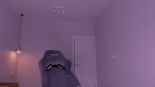 AnnyMay: онлайн-секс-чат