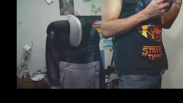 Chat +18 de YoungStallionXL ao vivo