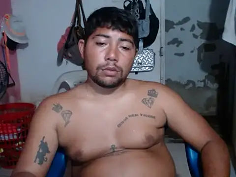 master_juju1924: διαδικτυακό σόου στην κάμερα