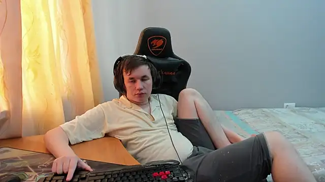 iliaskrislove Adlı Modelin Canlı XXX Sohbeti