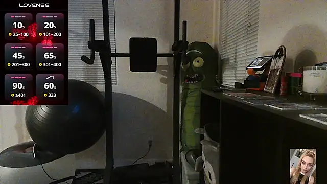 Chat +18 de Blondiewithanass ao vivo