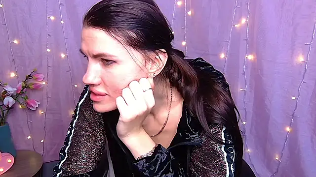 دردشة MilaLoona الجنسية المباشرة