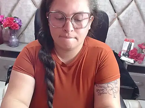 Sarah_Boobs_: онлайн-секс-чат