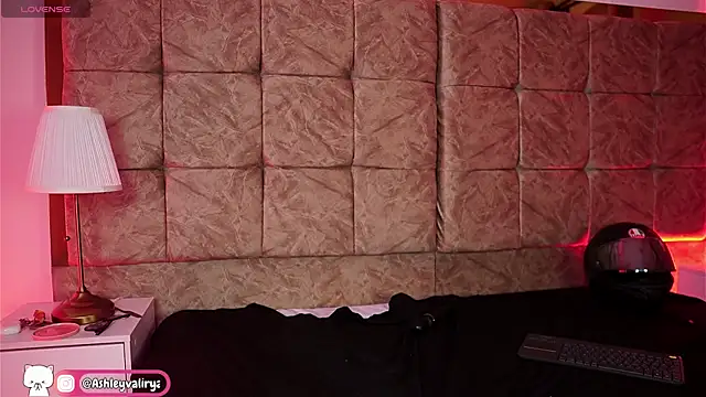 ashleyvalirya Chat XXX live