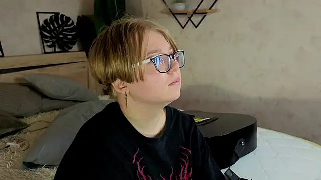 دردشة Lauraaa_Smith الجنسية المباشرة