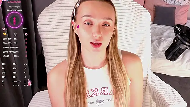 XXX chat uživo modela HollisBeckett