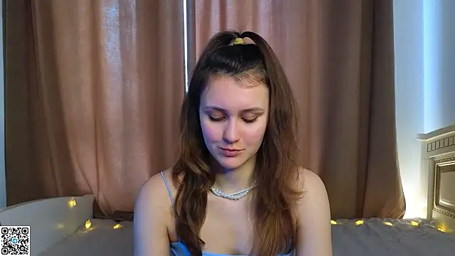 FoxFever Adlı Modelin Canlı XXX Sohbeti