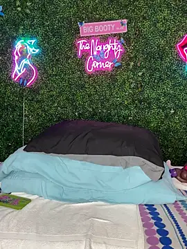 RenaThickAss Show in webcam