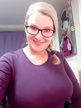 Chat +18 de irinamaux ao vivo