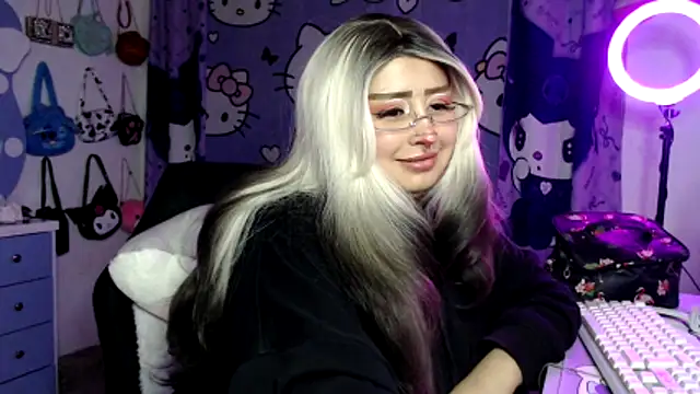 lussyevans24 Adlı Modelin Canlı XXX Sohbeti