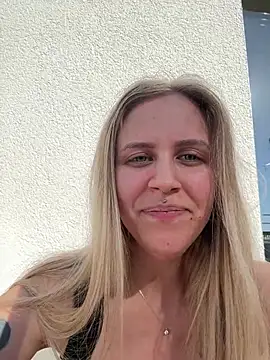 lunawolf21 webcam show