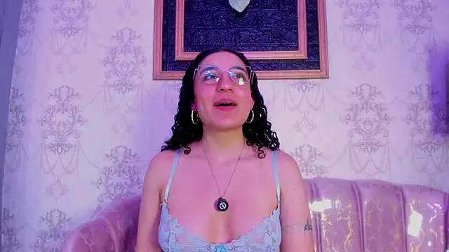 Chatroom XXX en direct de DemiJones_