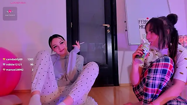 Chatroom XXX en direct de Peanaughty