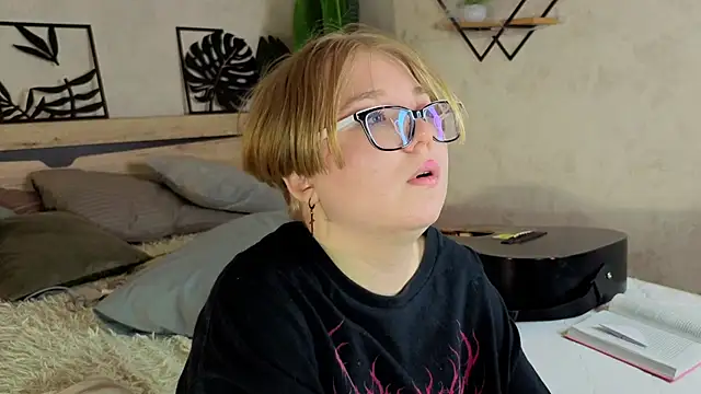 Chat +18 de Lauraaa_Smith ao vivo