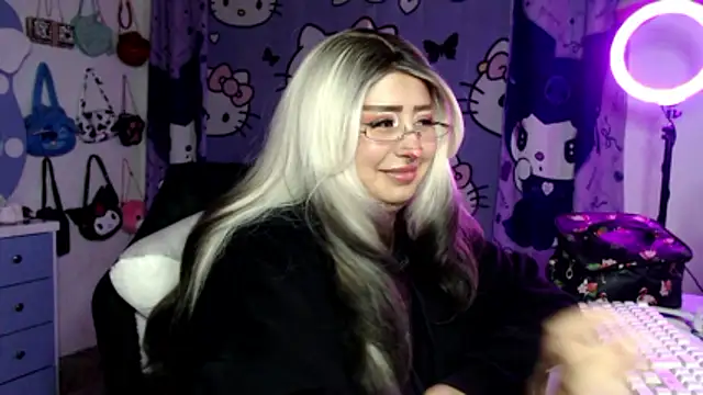 lussyevans24 élő XXX-chatje