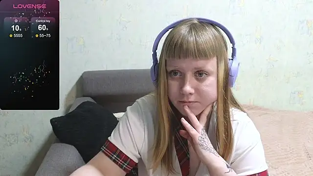 Czat XXX na żywo – June_shy0