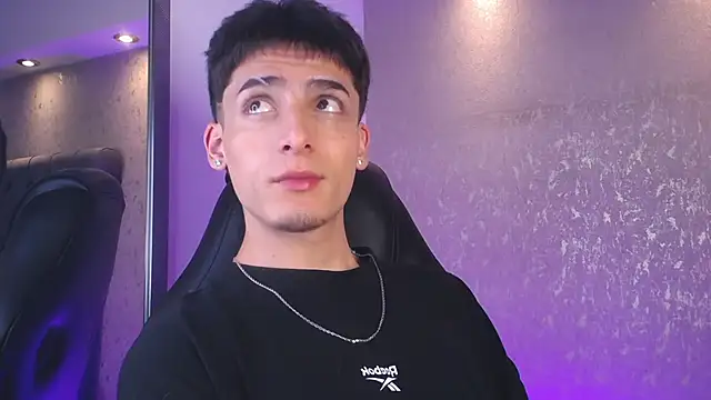 Онлайн чат XXX MateoMitchell