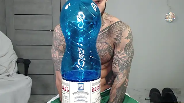 maxi_foxxx: διαδικτυακό σόου στην κάμερα