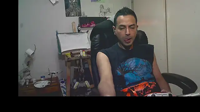 YoungStallionXL – Live XXX-chat