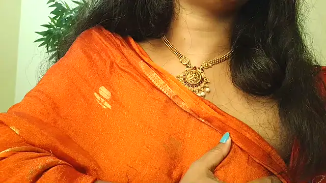 Mallu_Neelaanjanam: διαδικτυακό σόου στην κάμερα