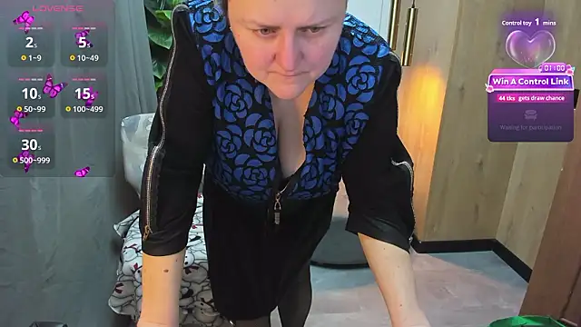 ScarlettSoft Adlı Modelin Canlı XXX Sohbeti