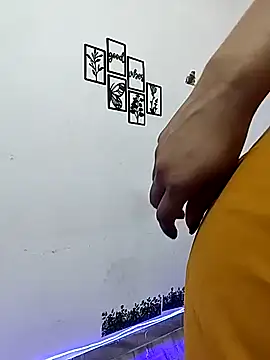 SEEMA_127: διαδικτυακό σόου στην κάμερα