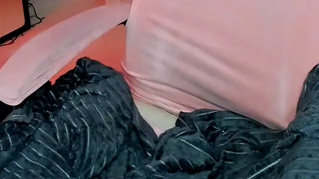 love_insidee: διαδικτυακό σόου στην κάμερα