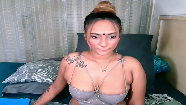 Chat +18 de sexyindianchic ao vivo