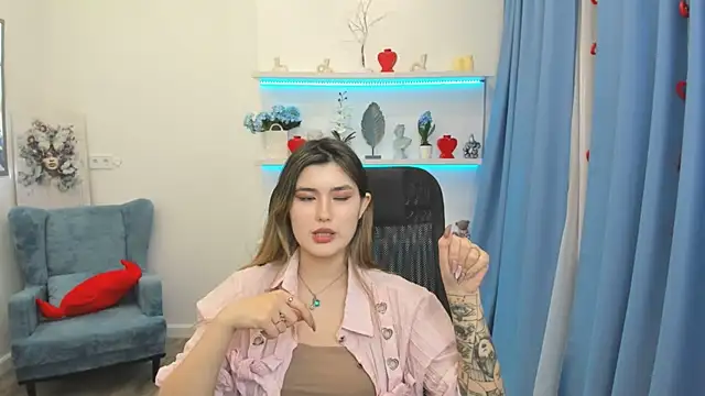 AnneTLi Adlı Modelin Canlı XXX Sohbeti