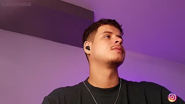 Show modela BjornSteel na web-kameri