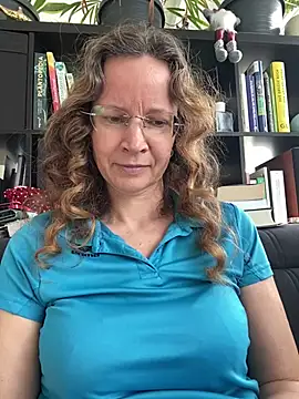 AnnikaRose Adlı Modelin Canlı XXX Sohbeti