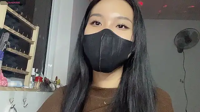 XXX chat uživo modela Tieu-May