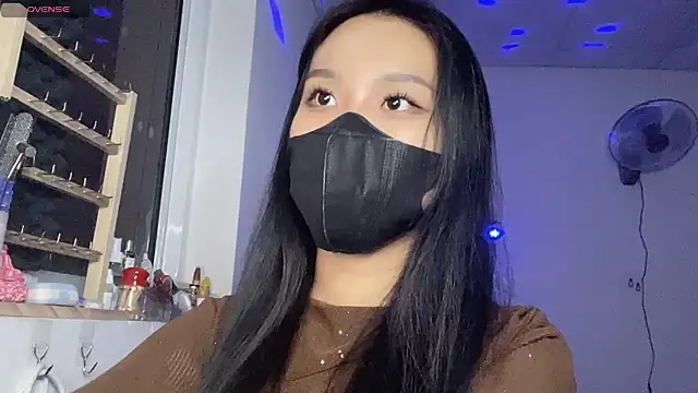 Tieu-May live XXX chat